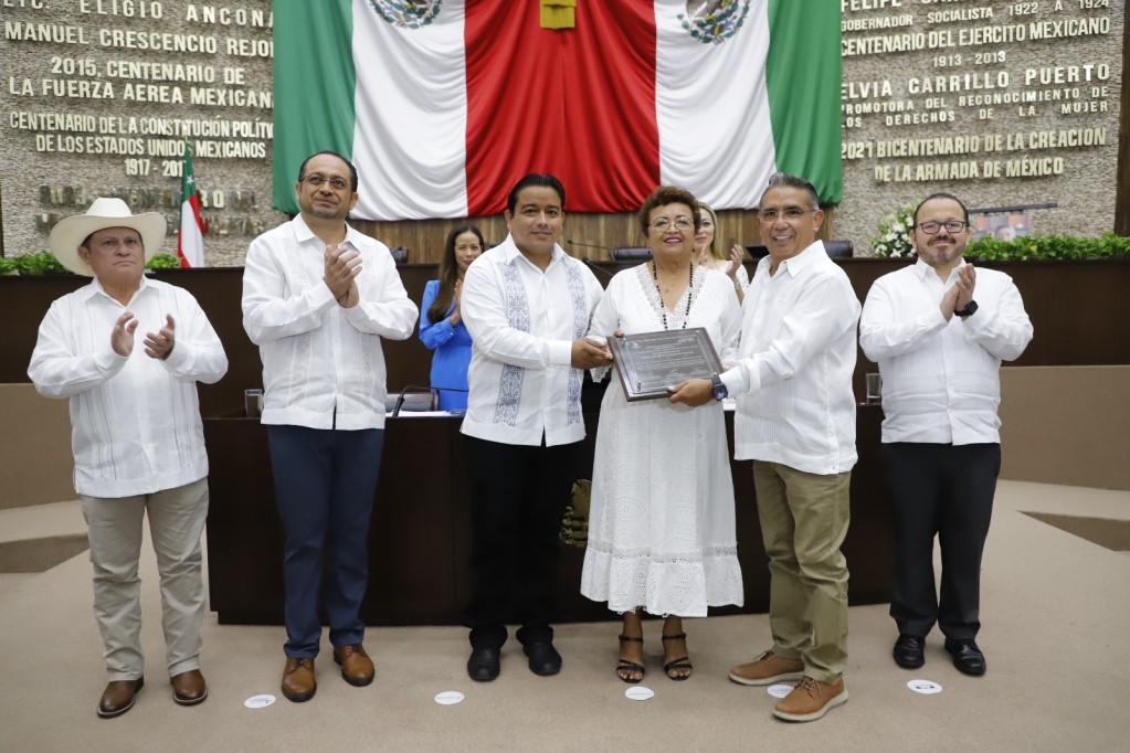 Entregan de manera póstuma el reconocimiento “Médico del Año del Estado de Yucatán” al Dr. Rudy Humberto Coronado Bastarrachea Entregan de manera póstuma el reconocimiento “Médico del Año del Estado de Yucatán” al Dr. Rudy Humberto Coronado Bastarrachea