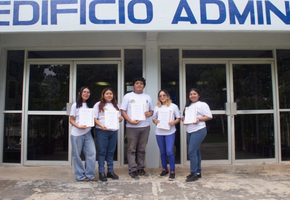 Estudiantes tizimileños van a concurso nacional en Querétaro