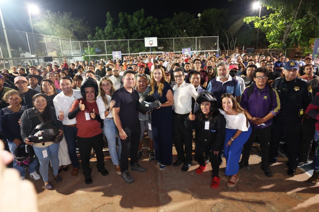 Ayuntamiento de Mérida entrega 236 cascos certificados a motociclistas de trabajo