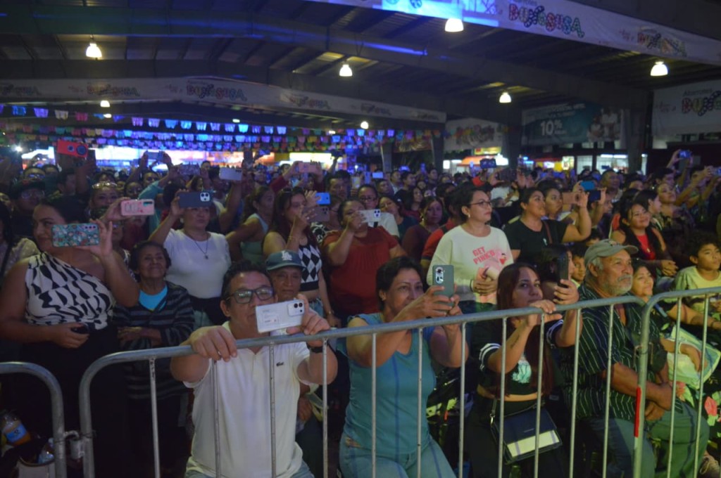 Congestionamiento vial en Xmatkuil por asistencia récord; cierran temporalmente el acceso vehicular