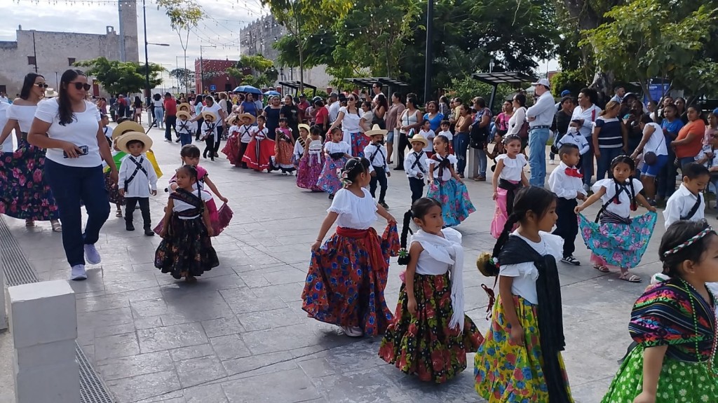 Comienzan los desfiles revolucionarios en Tizimín