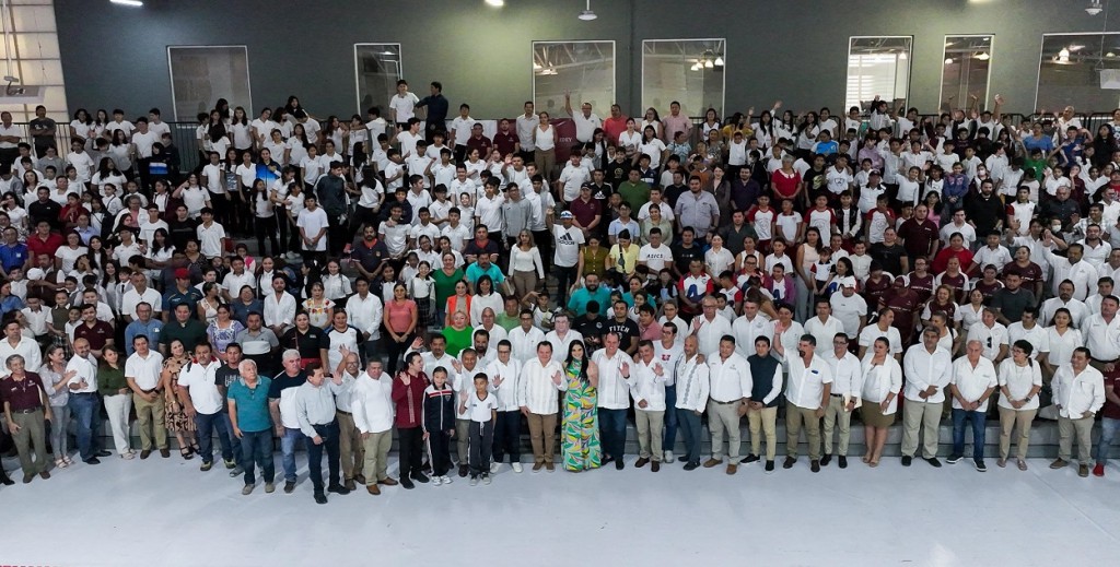 Gobernador Díaz Mena encabeza entrega de material deportivo a 106 escuelas yucatecas