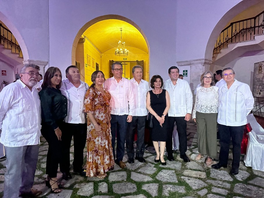 Celebran el 40 aniversario de la Sociedad de Ex alumnos de la Facultad de Ingeniería de la UADY