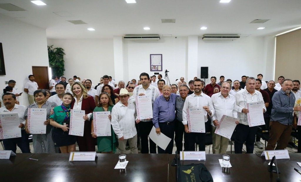 Recibe Congreso del Estado de Yucatán las memorias de la VI Conferencia Internacional “Por el Equilibrio del Mundo”