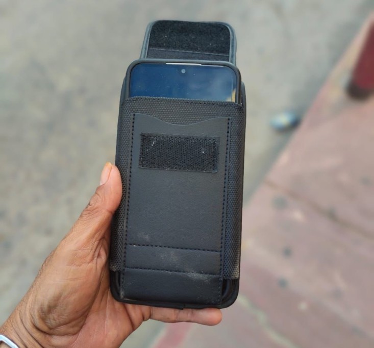 Policía de Tizimín devolvió teléfono que encontró en la calle