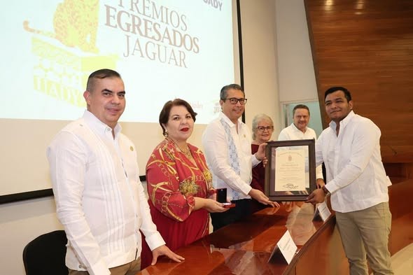 Por primera vez la UADY entrega Premios Egresados Jaguar