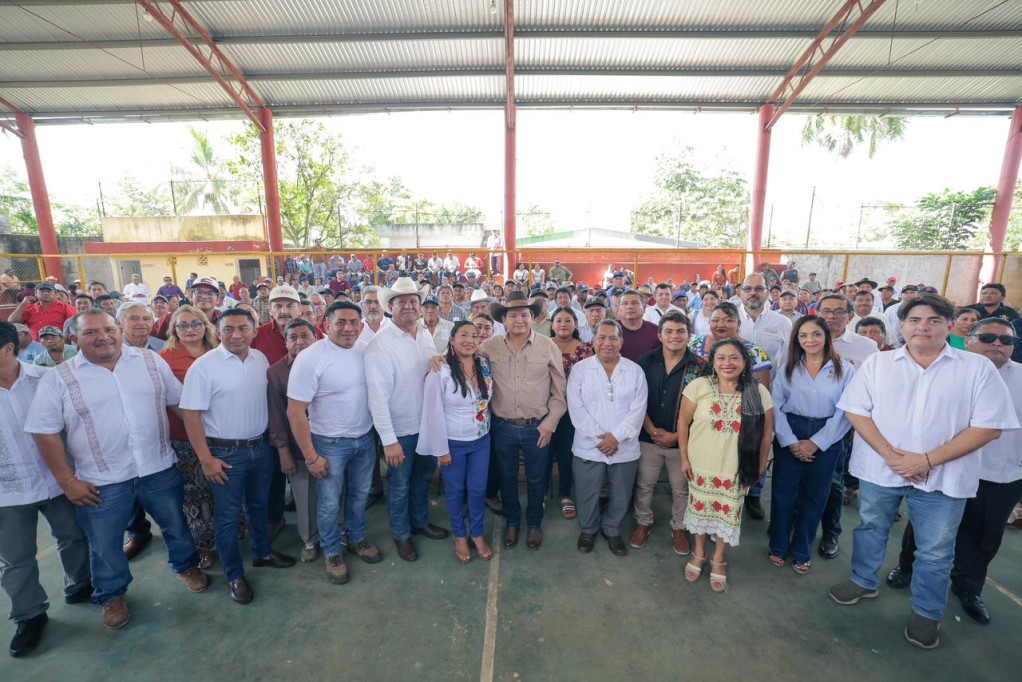 Entrega el gobernador de Yucatán apoyos a productores del sur de la entidad