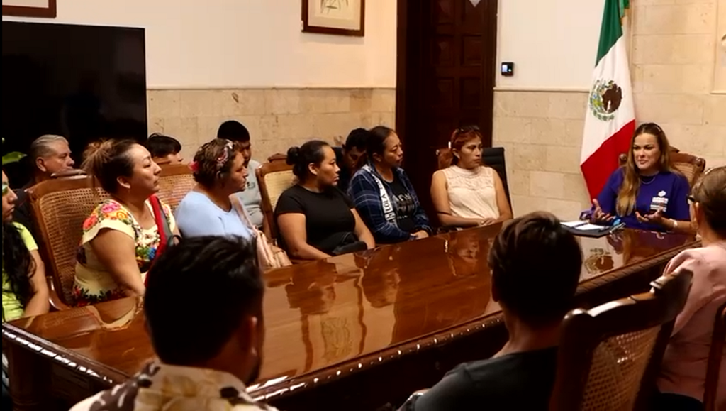 Escucha y atiende a tianguistas Cecilia Patrón