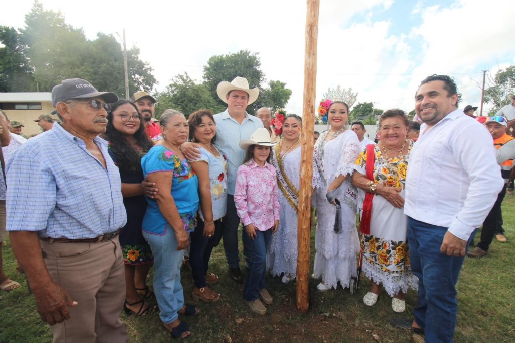 Comienza a erigirse el coso taurino artesanal de Tizimín