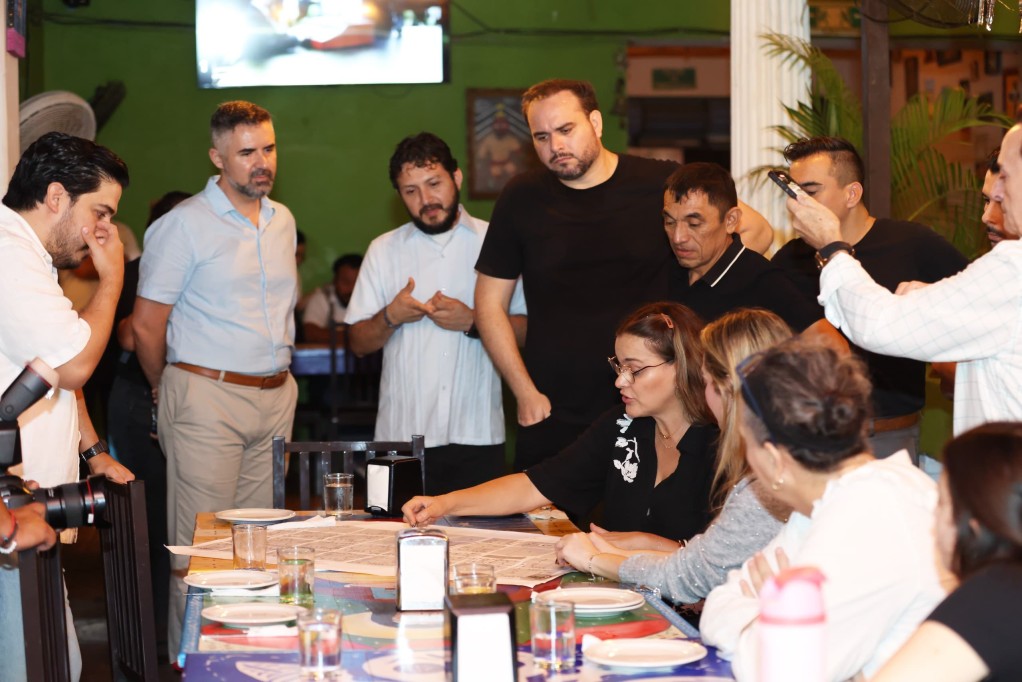 Dialoga Cecilia con comerciantes de La Mejorada para impulsar economía del Centro Histórico