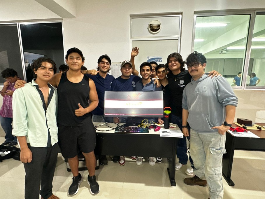 Estudiantes de la Universidad Modelo dan muestra de su talento en la Expotrónica 2025