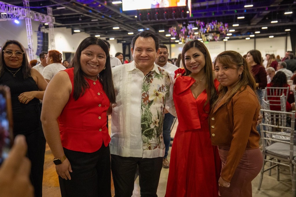 Gobierno del Estado celebra posada decembrina y refrenda reconocimiento a su base trabajadora