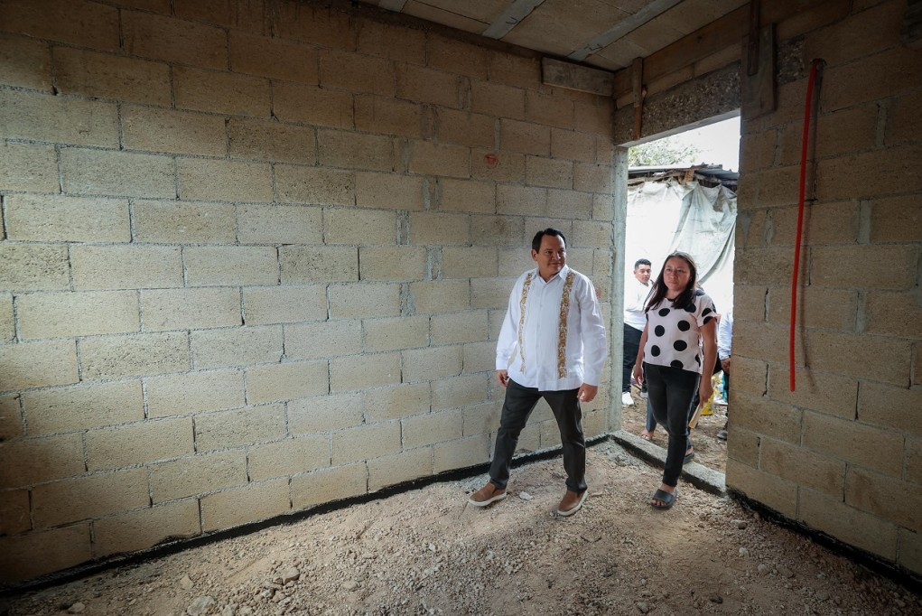 Entrega gobernador Joaquín Díaz Mena acciones de vivienda en Cuzamá