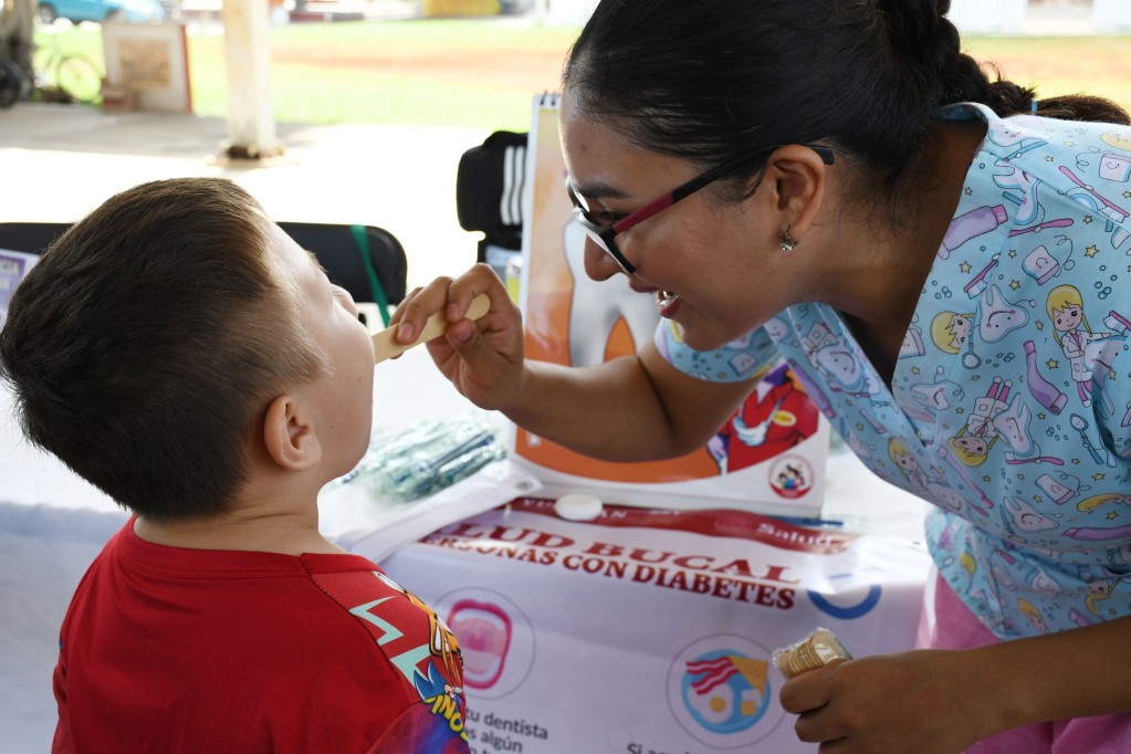 Cierra Yucatán 2025 con avances en vacunación, control del dengue y cirugías extramuros