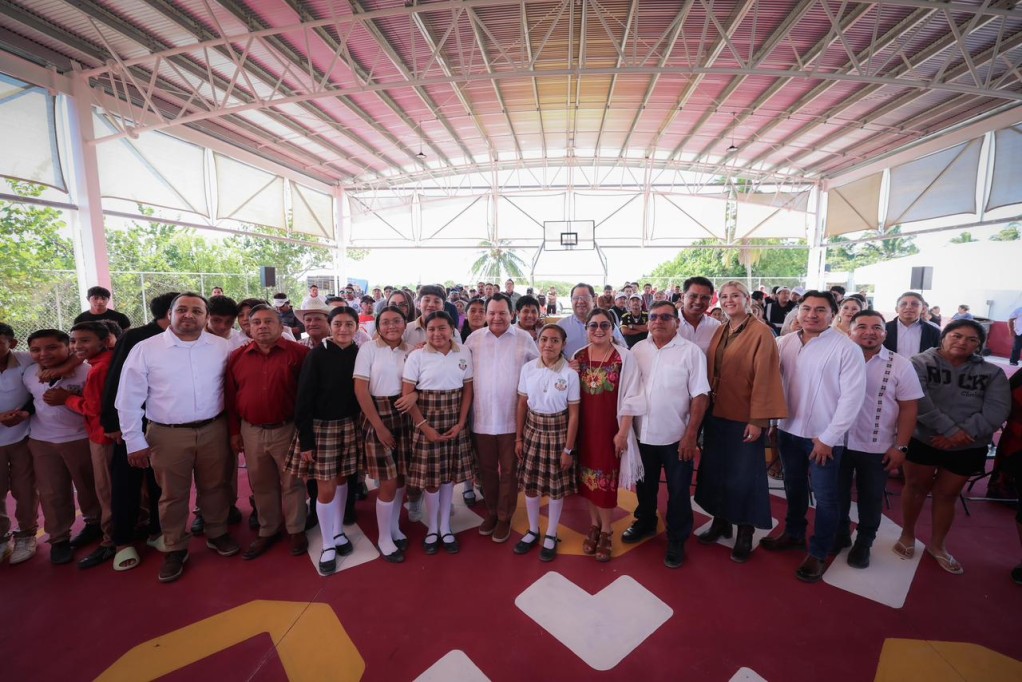 Recibe Las Coloradas domo escolar y rehabilitación de cancha