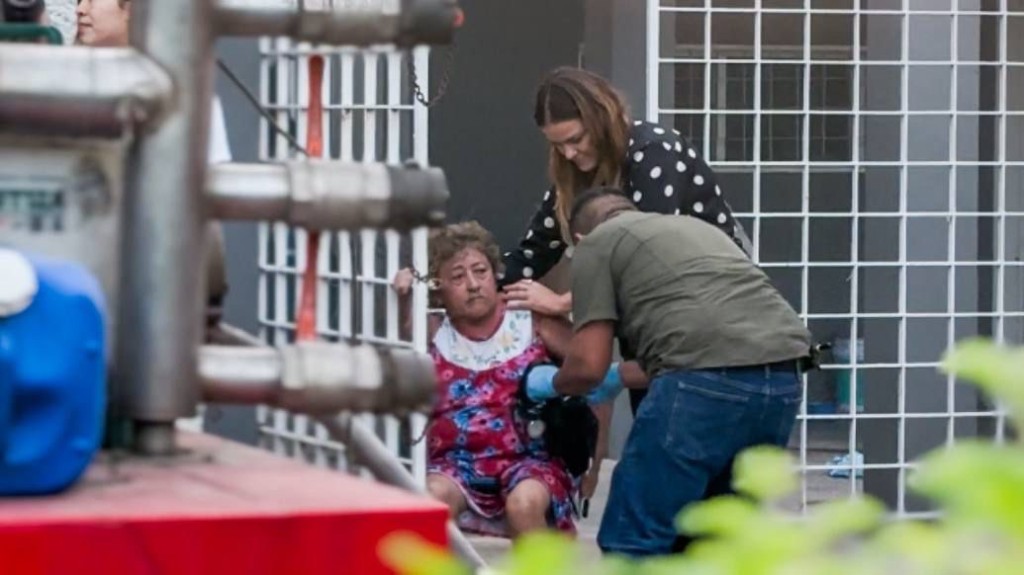 Acude Cecilia Patrón en atención a un incendio en la Unidad Morelos