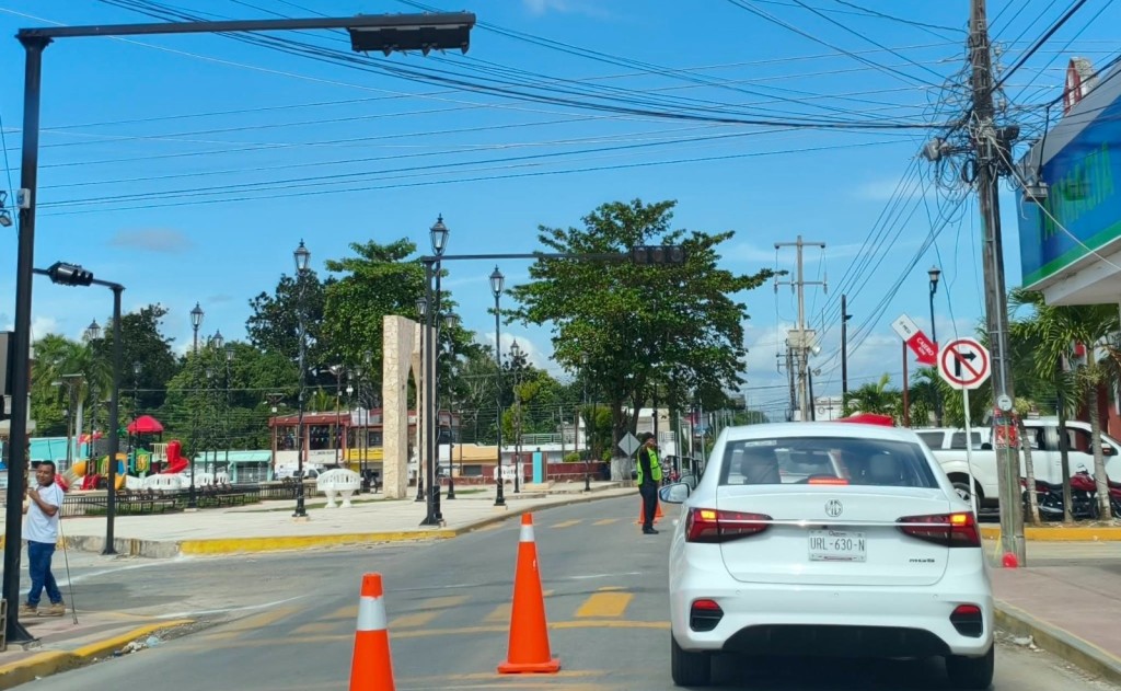 Con accidente vial estrenan semáforo en Temozón