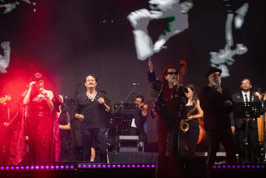 Rinden emotivo homenaje a Manzanero 20 mil meridanas y meridanos