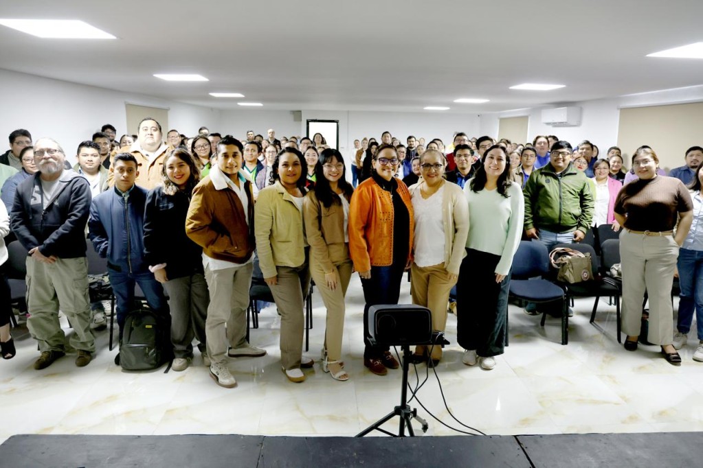 Capacitan en neurodiversidad a docentes de preparatorias particulares