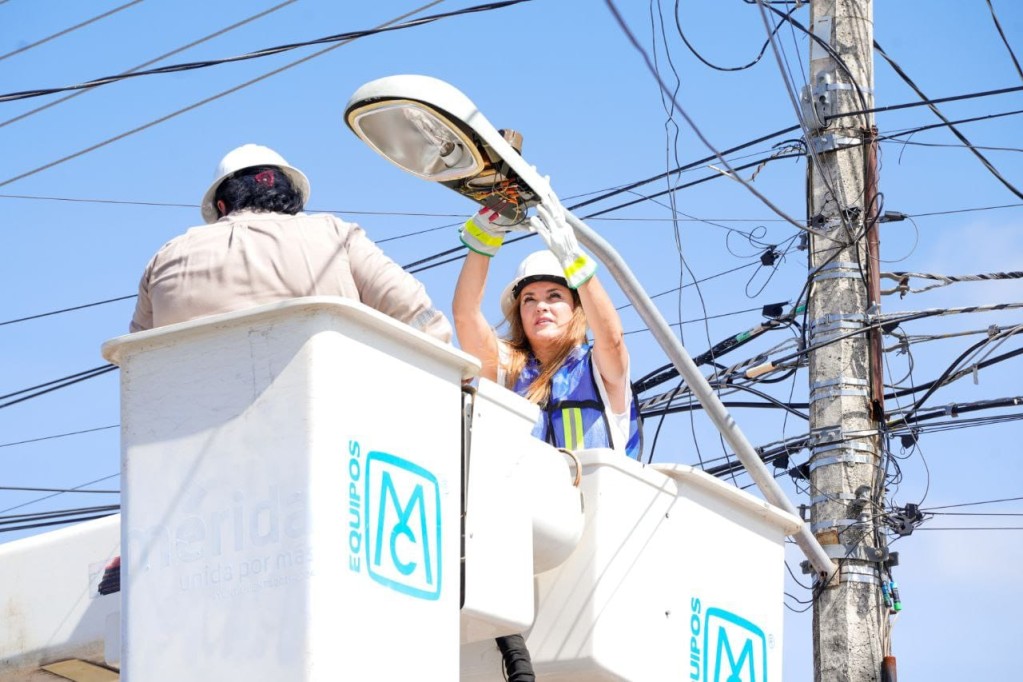 Anuncian inversión para 30,000 nuevas luminarias LED, en Mérida