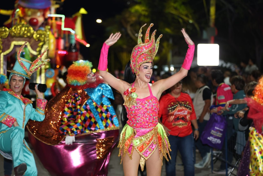 Abarrotan Más de 40 mil asistentes el Corso de Circo Carnaval Mérida 2026.