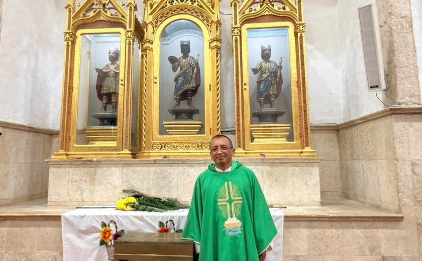 Dan bienvenida a nuevo presbítero al Santuario de los Reyes, en Tizimín