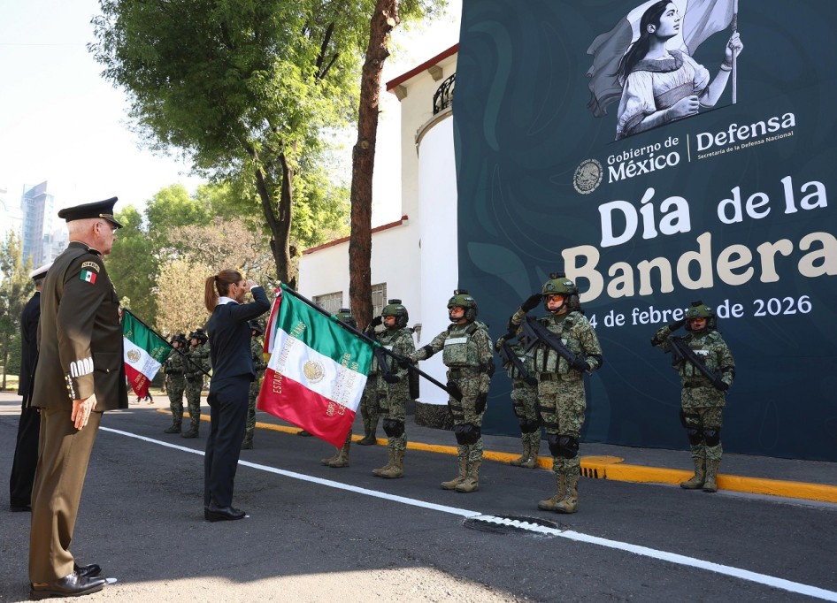 Presidenta encabeza ceremonia del Día de la Bandera y destaca unidad y grandeza de México