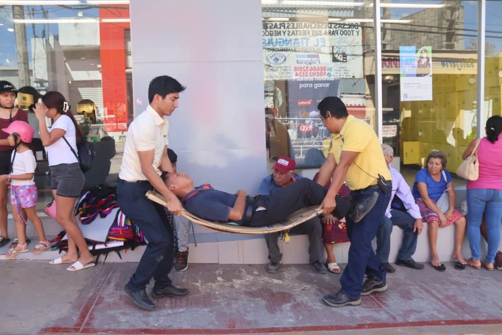 Realizan simulacro de incendio en tienda departamental de Tizimín
