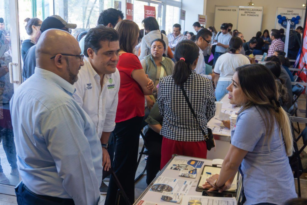 Realizan Ayuntamiento de Mérida Feria del Empleo