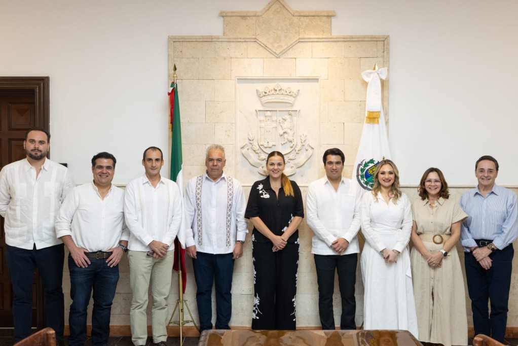 Recibe Cecilia Patrón visita de presidente nacional de restauranteros