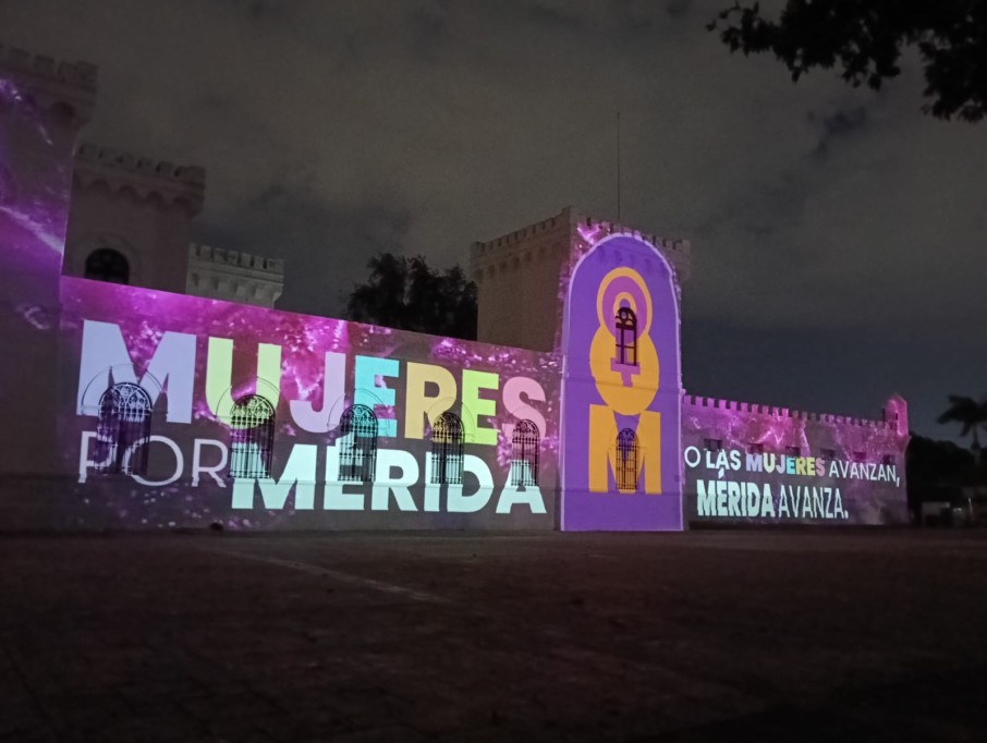 Ayuntamiento de Mérida presenta un videomapping conmemorativo del 8M, en La ExPeni