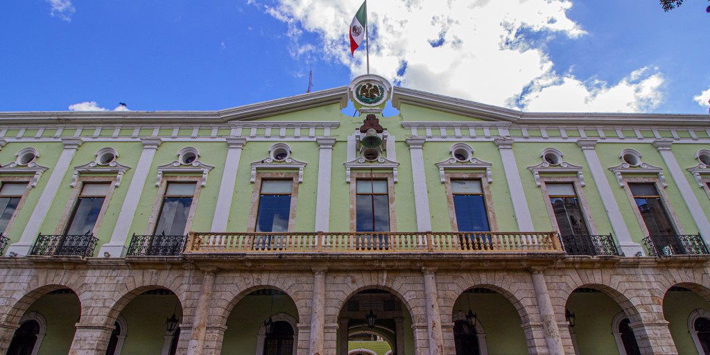 Con palacios al descubierto, Mérida se prepara para el 8M