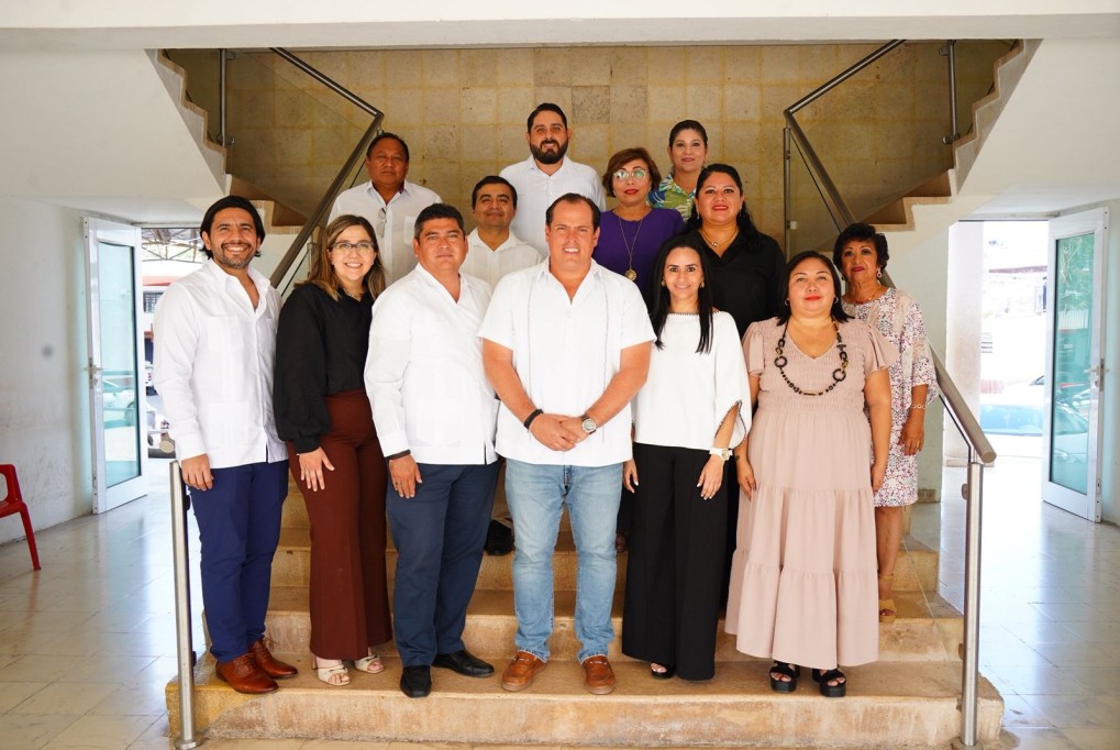 Magistrados del Tribunal de Disciplina del Poder Judicial de Yucatán charlan con empresarios y estudiantes de Tizimín