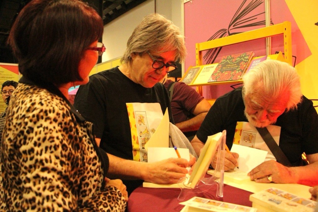 Jirafas y medusas literarias llenan el stand de la Sedeculta, en la Filey