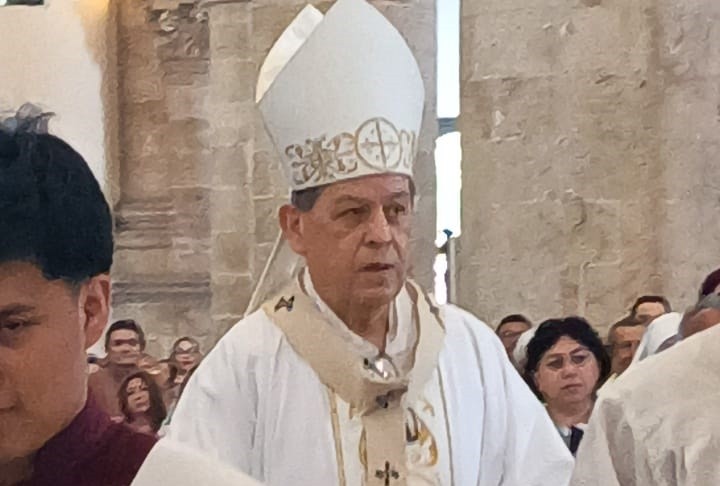 Llama arzobispo a respetar al papa león XIV y no creer en falsos profetas redes sociales