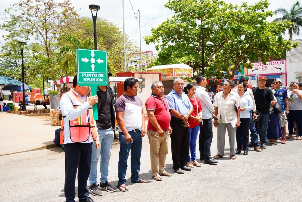 Simulacro de evacuación en dos bancos de Tizimín