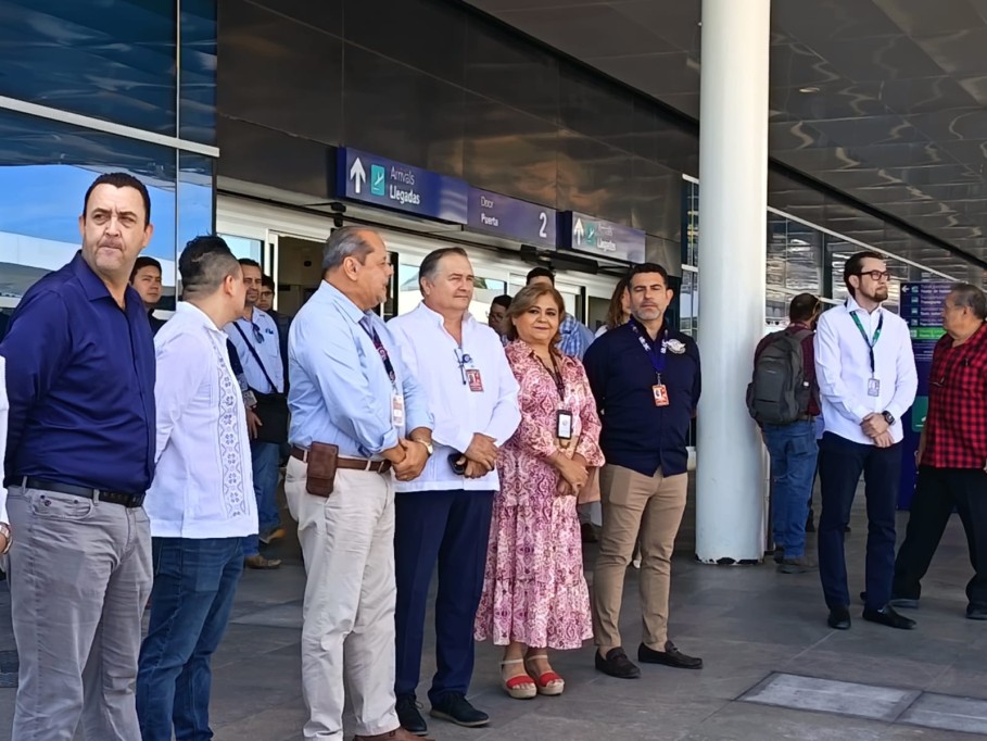 Comenzó a operar la renovada ruta aeropuerto, con unidades IE-TRAM