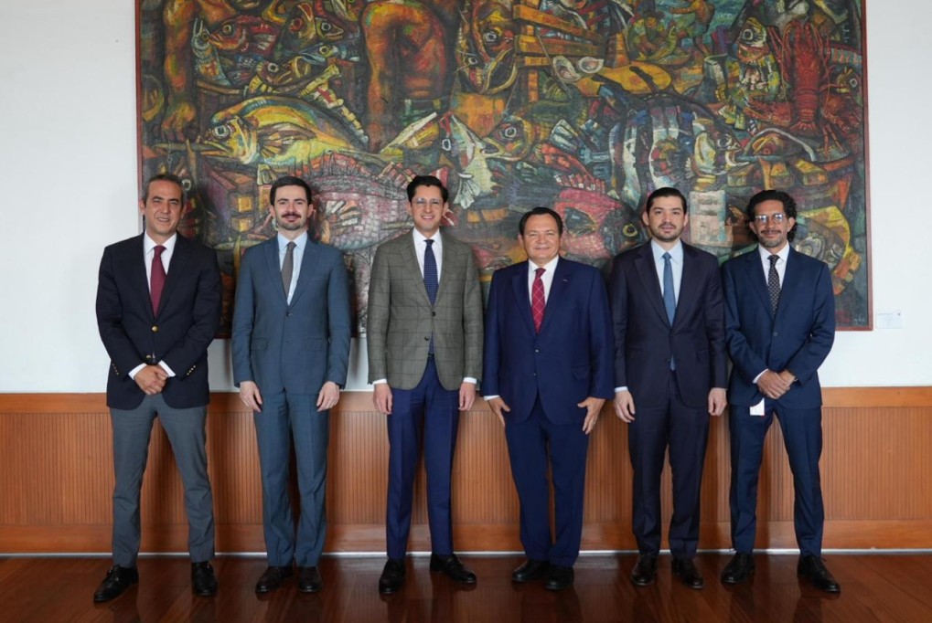 Gobernador Díaz Mena expone proyecto del Renacimiento Maya al canciller