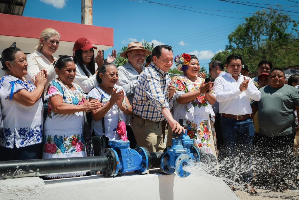 Rehabilitan sistema de agua potable en Muxupip, tras más de 30 años