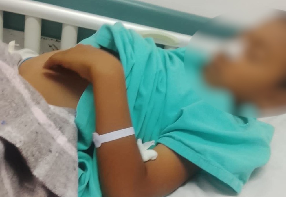 Operan a niño de comisaría de Tizimín, en Mérida; la familia necesita apoyo económico para traslado y recuperación