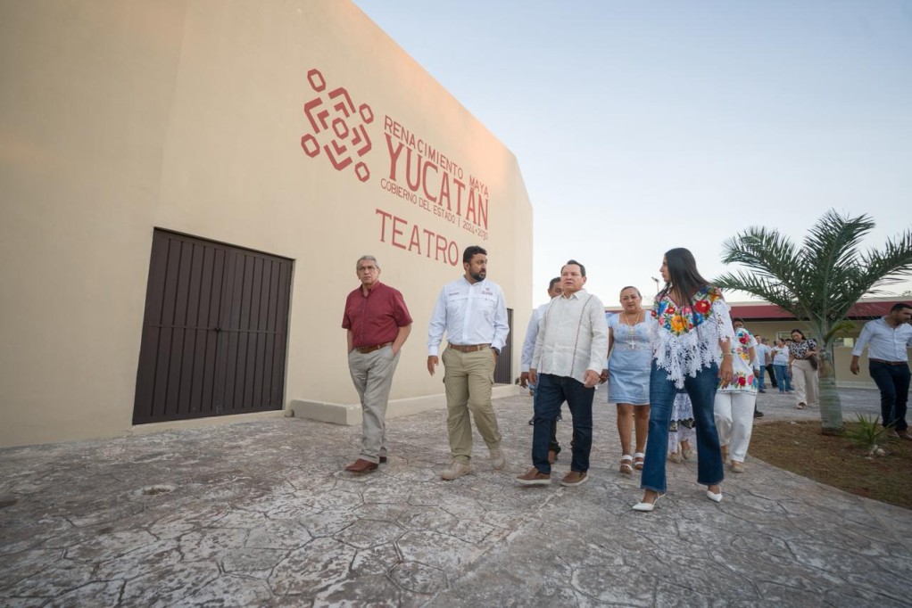 Entrega Huacho Díaz renovada Casa de la Cultura, en Tekit