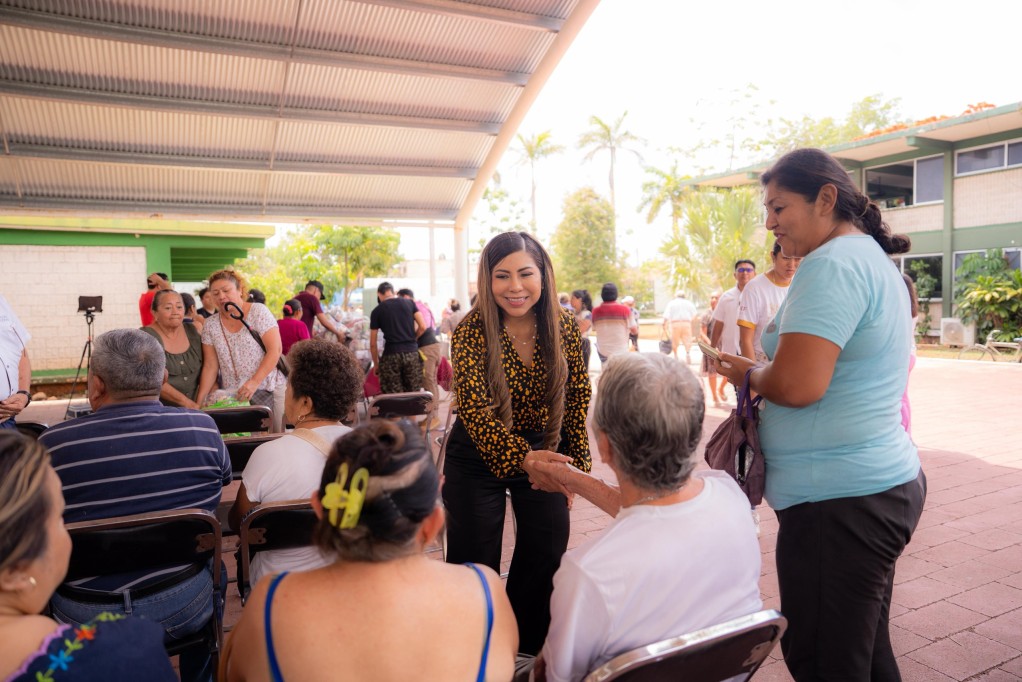 Acerca DIF Yucatán apoyo alimentario y económico a familias que más lo necesitan
