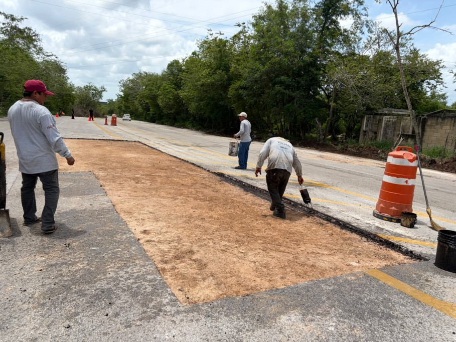 Continúan trabajos de atención en la carretera Maxcanú-Muna, por afectaciones de lluvias