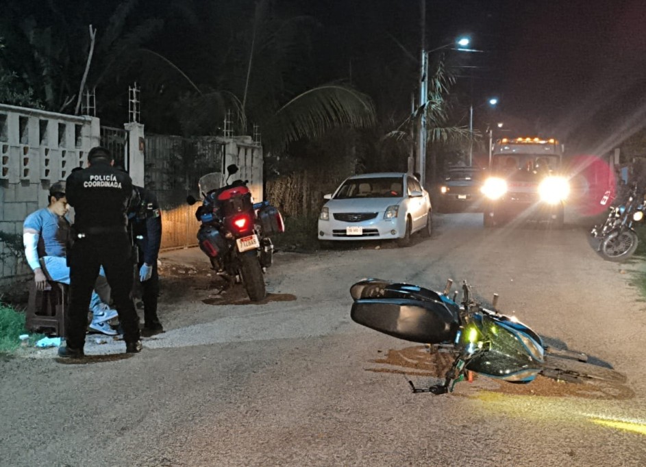 Se le atravesó un perro y chocó su moto, en calles de Tizimín