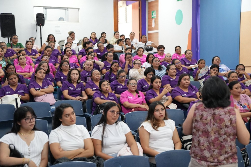 Fortalece DIF Yucatán atención infantil con capacitación sobre autismo y neurodesarrollo