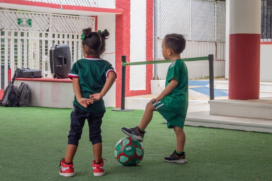 Viven niñas y niños de los centros de Atención Infantil del Isstey emoción del fútbol