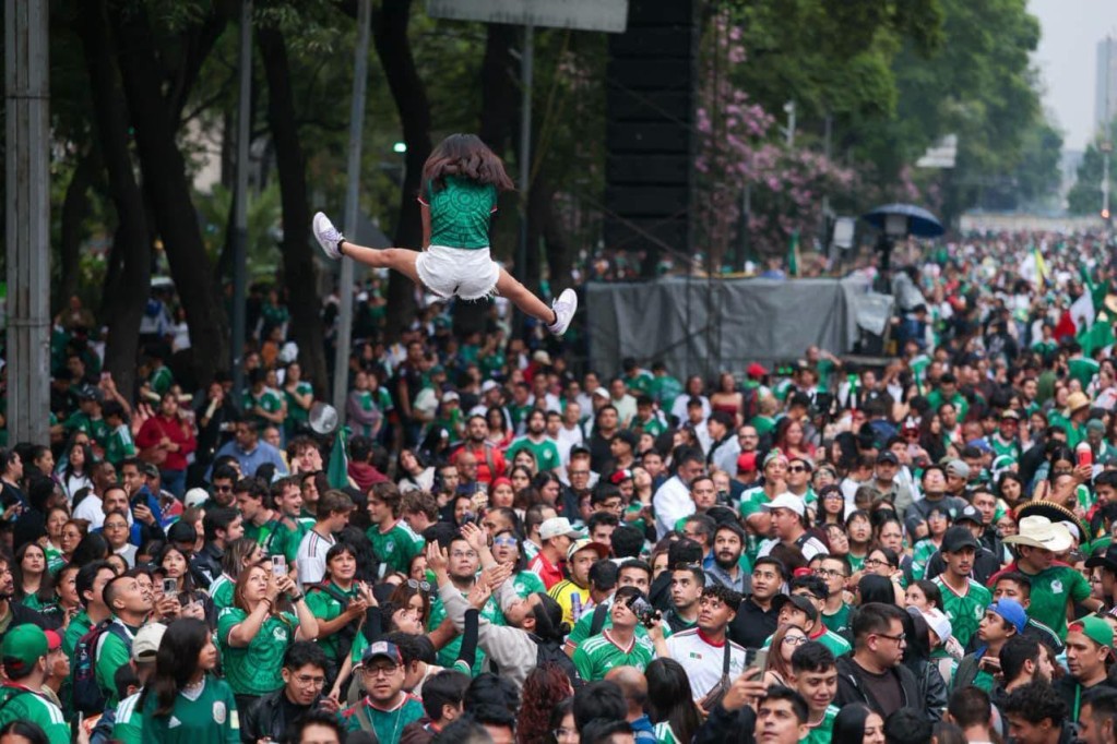 Festejan más de 730 mil mexicanos el triunfo de la selección, en CDMX