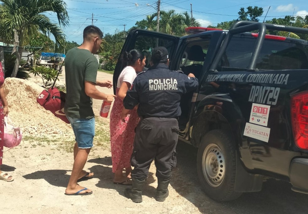 Auxilia una patrulla a mujer embarazada y la traslada de urgencia desde Popolnah al hospital