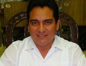 Carlos Pavón Flores inscribe la única fórmula que aspira presidir la representación del PRI estatal