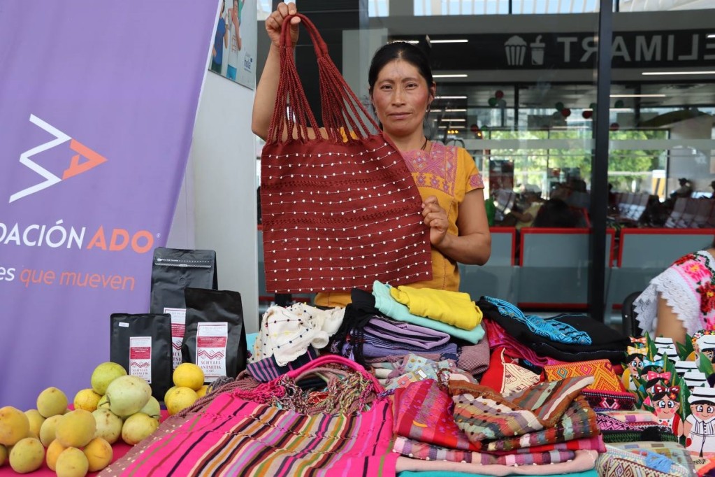 Impulsan Semujeres y Fundación ADO a artesanas de cinco estados, con feria en Mérida